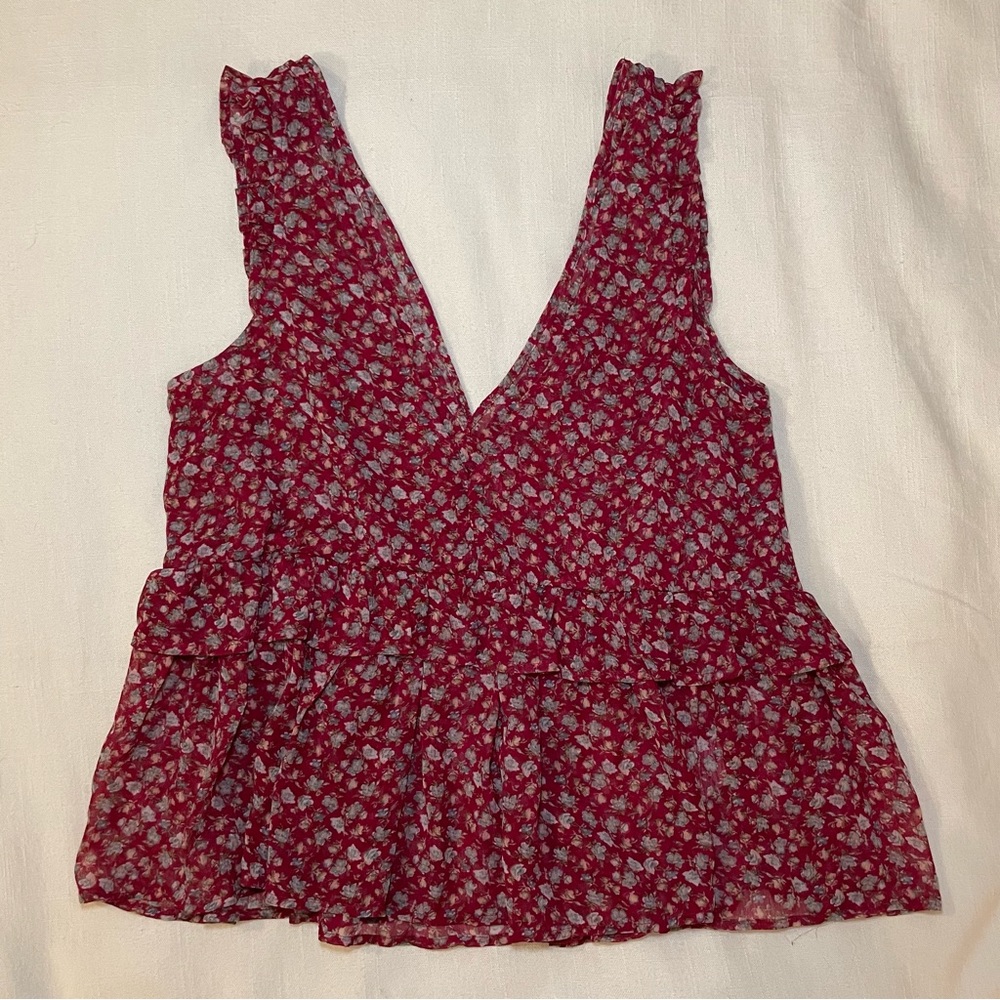 Red V-Neck Ruffle Cropped Tank Top - Picture 6 of 10